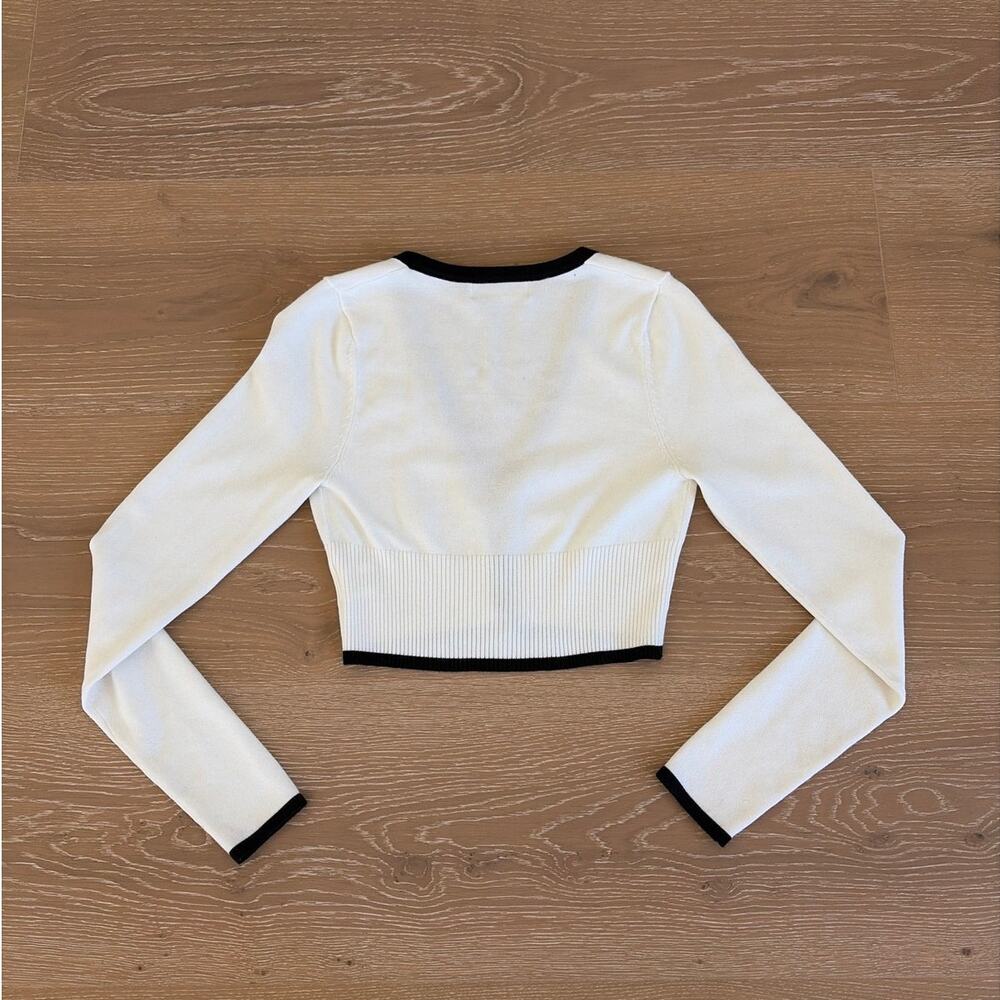Showpo. Cropped Cardigan Long Sleeve Size US 2 in White with Black Trim - Picture 4 of 4
